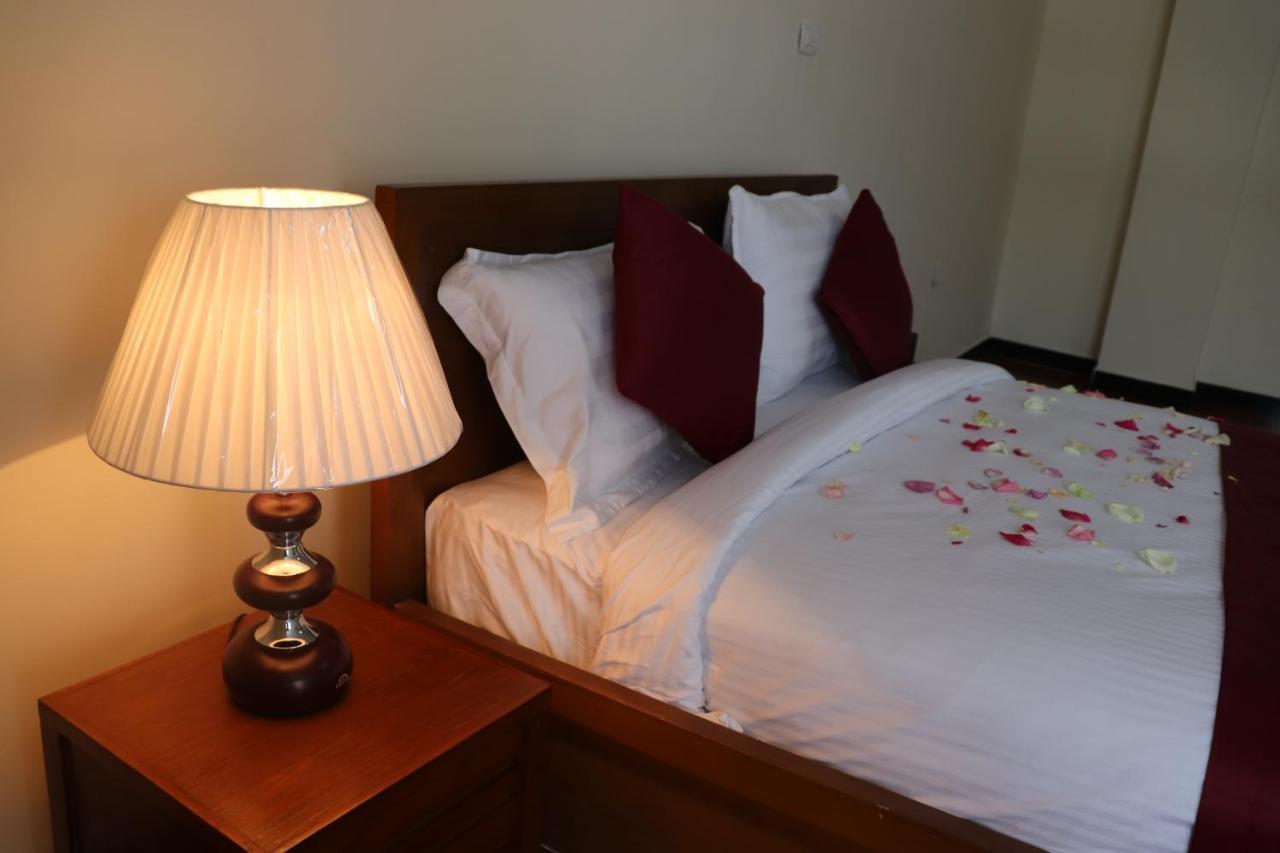 Bruhway Hotel Addis Ababa Dış mekan fotoğraf