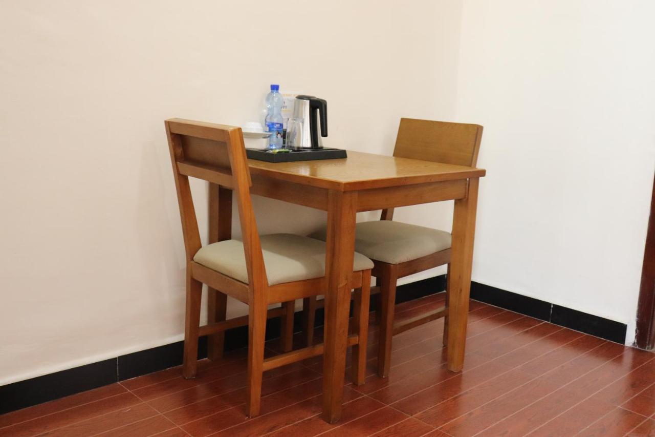 Bruhway Hotel Addis Ababa Dış mekan fotoğraf