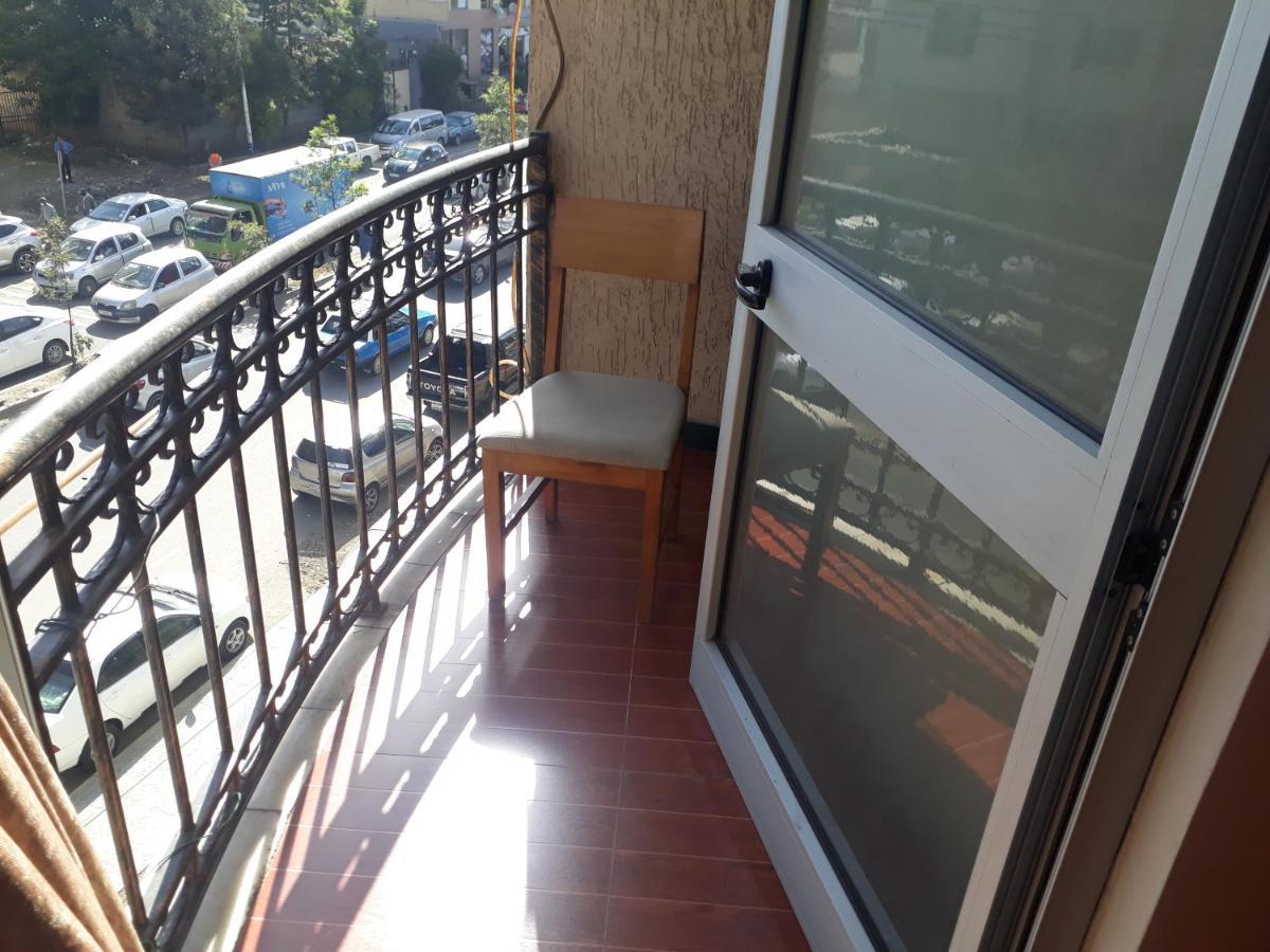 Bruhway Hotel Addis Ababa Dış mekan fotoğraf