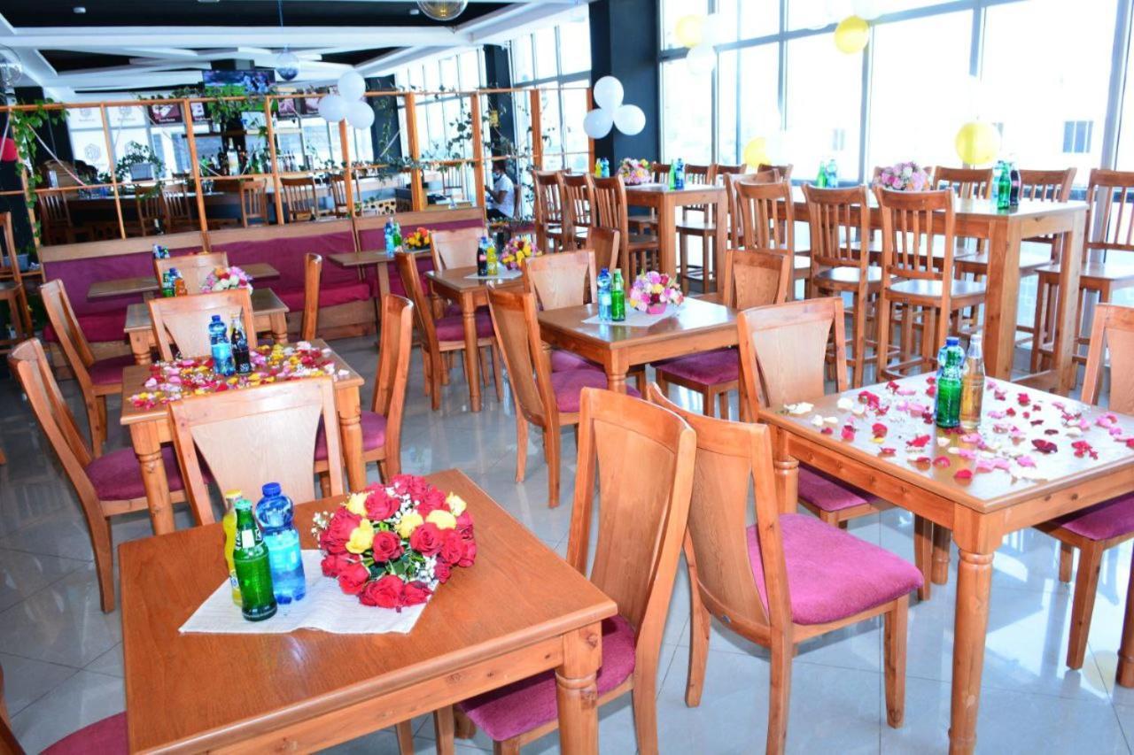 Bruhway Hotel Addis Ababa Dış mekan fotoğraf